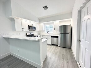 6018 Lacota Ave in Ft. Myers, FL - Building Photo - Building Photo