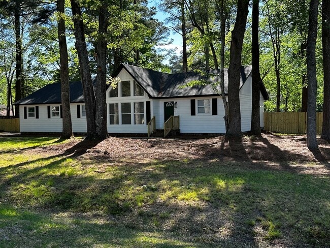 1522 Robin Hood Rd in Greenville, NC - Building Photo - Building Photo