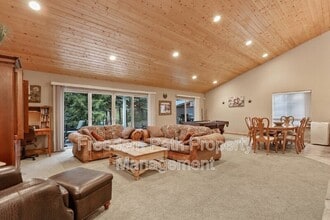 214 Birch Banks Rd in Sagle, ID - Building Photo - Building Photo