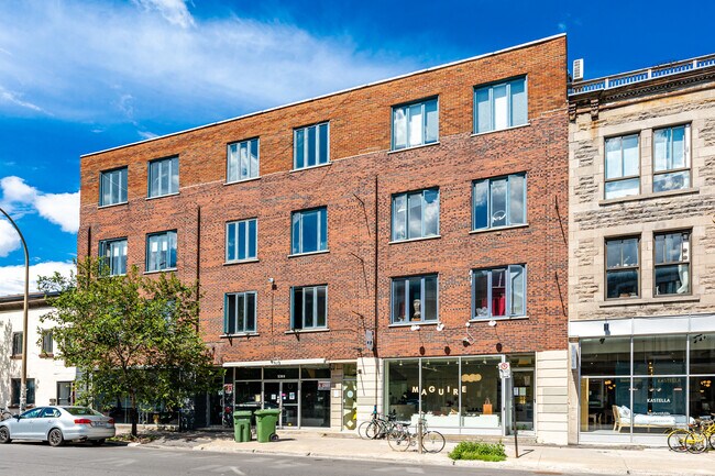 5369 Saint-Laurent Boul in Montréal, QC - Building Photo - Building Photo