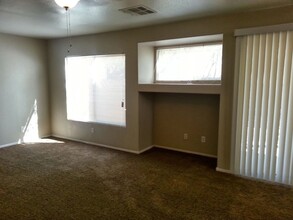 3576 N Campbell Rd in Las Vegas, NV - Foto de edificio - Building Photo