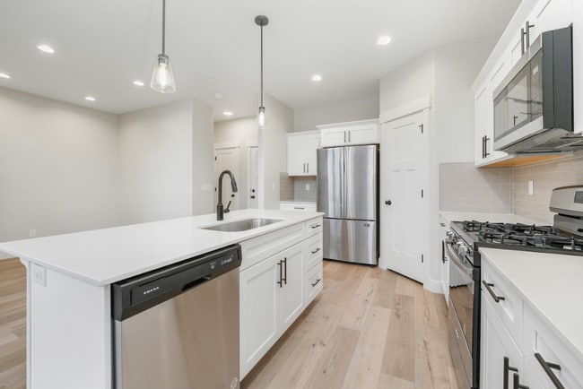 1743 W Terra Vista Ln in Saratoga Springs, UT - Building Photo - Building Photo