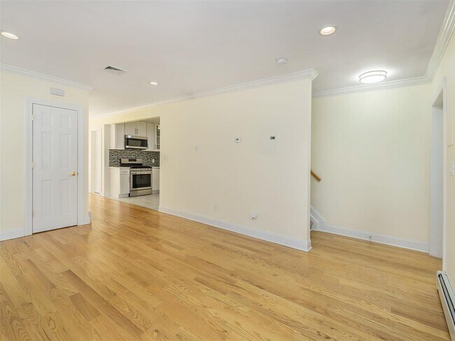 30 Edgewood Rd, Unit 2