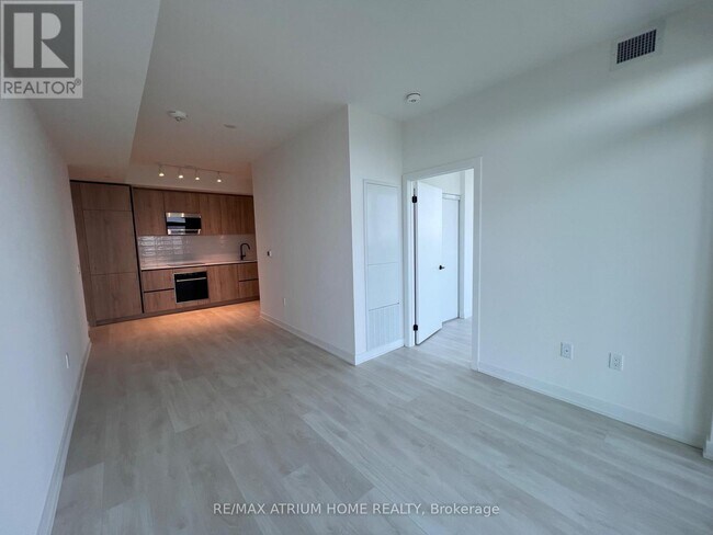 117-LP117 Broadway Ave in Toronto, ON - Building Photo - Building Photo