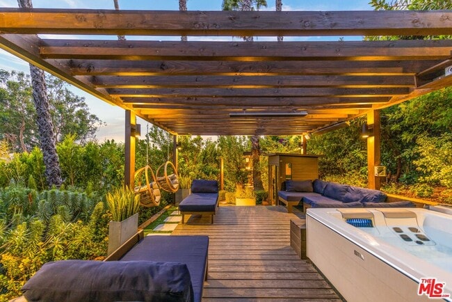 6345 Bryn Mawr Dr in Los Angeles, CA - Building Photo - Building Photo
