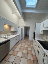 8418 Encino Ave in San Diego, CA - Building Photo