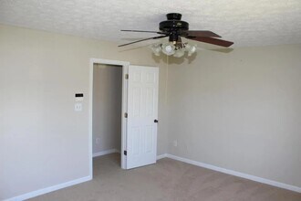 6985 Yellow Oak Ln in Knoxville, TN - Building Photo - Building Photo