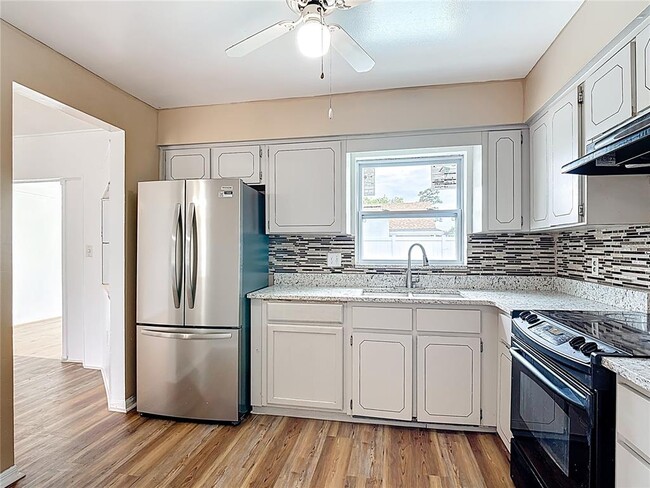 115 Lindenwood Ln in Kissimmee, FL - Building Photo - Building Photo