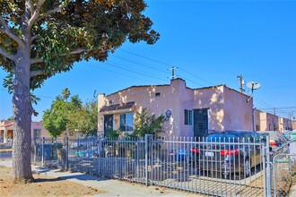 803 E 77th St in Los Angeles, CA - Foto de edificio - Building Photo