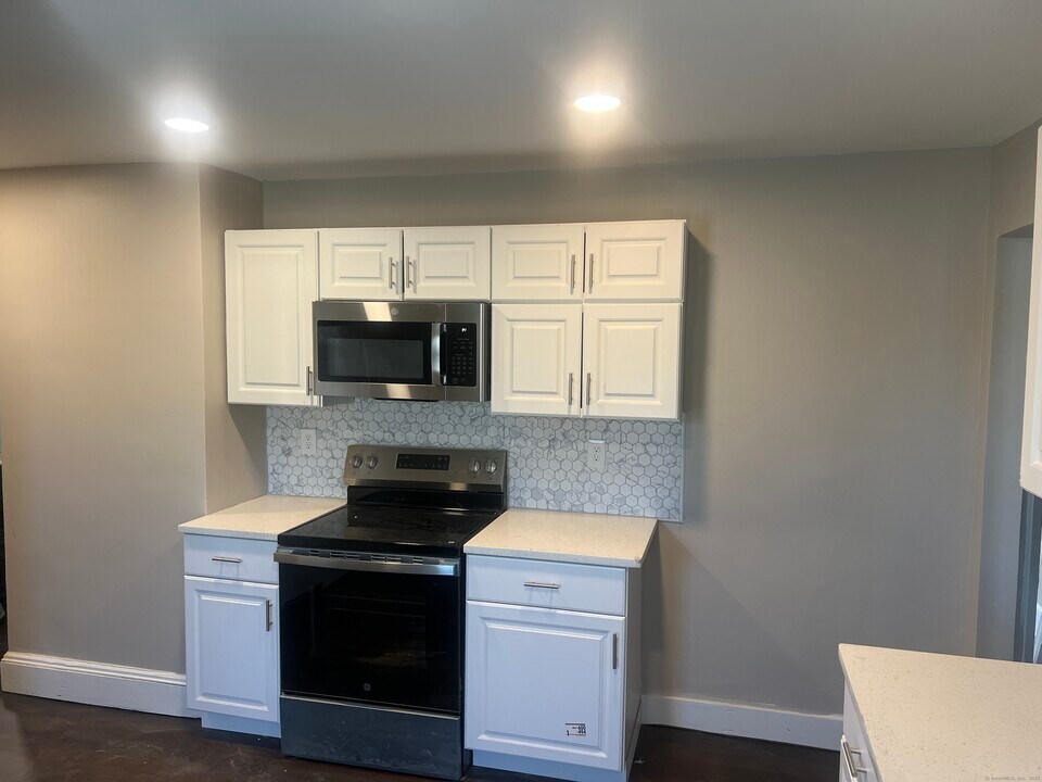 18 Harrison St in New Britain, CT - Building Photo