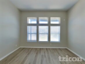 7950 Headwaters Trail in San Antonio, TX - Building Photo - Building Photo