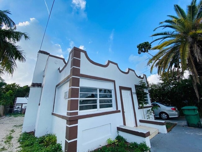 7936 NW 5th Ave in Miami, FL - Building Photo - Building Photo