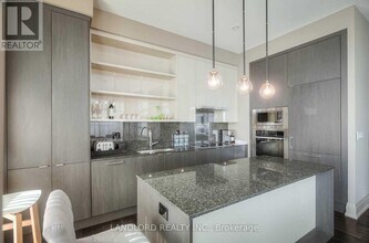88 Harbour St in Toronto, ON - Building Photo - Building Photo