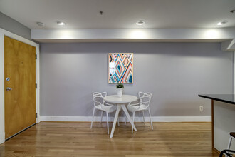 2600 Sherman Ave NW, Unit B4 in Washington, DC - Foto de edificio - Building Photo