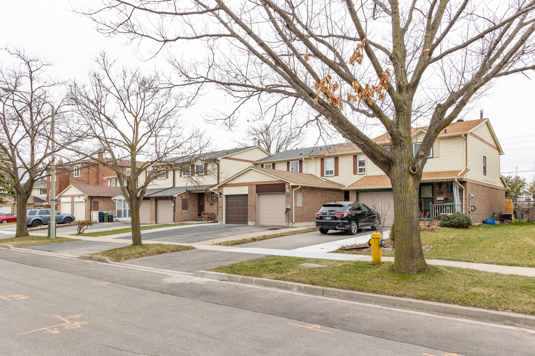 60 Truro Cres in Toronto, ON - Building Photo