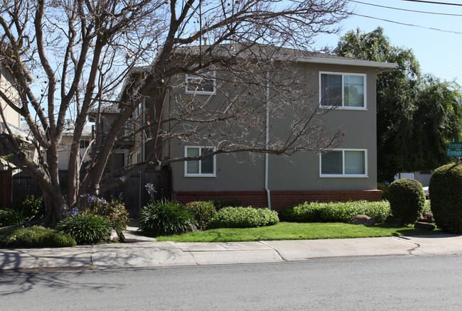 901 Fremont St in Menlo Park, CA - Foto de edificio - Building Photo