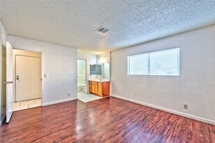 5198 Greene Ln in Las Vegas, NV - Building Photo