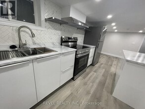 520 Cochrane Rd in Hamilton, ON - Building Photo - Building Photo