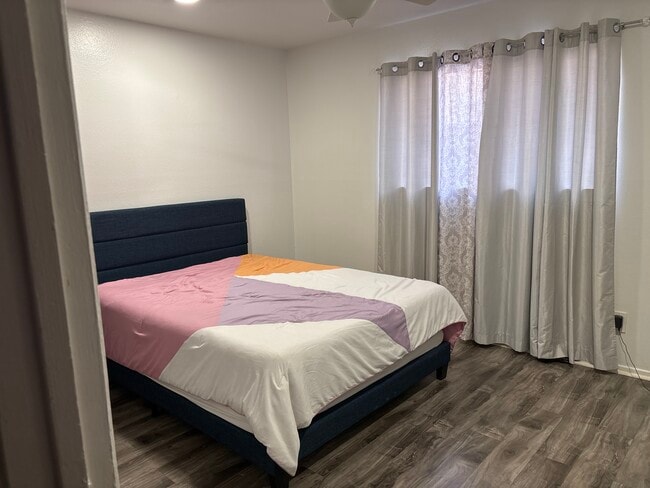 6638 Park Ave, Unit # Room for rent