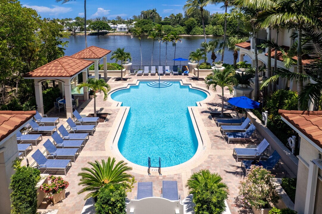 2218 Tuscany Way in Boynton Beach, FL - Building Photo