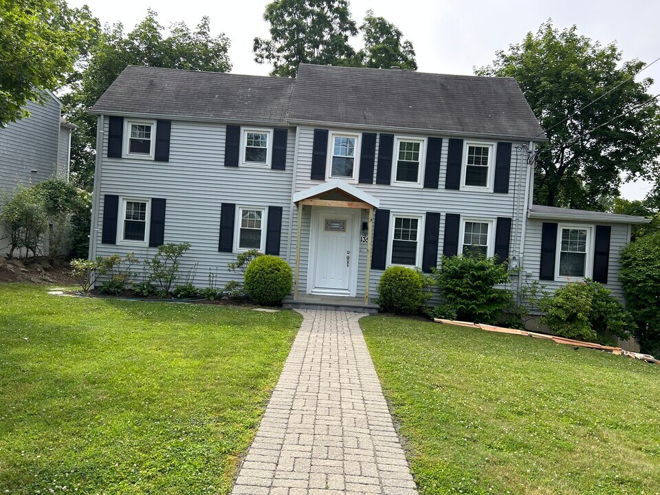 135 Harrison Ave in Harrison, NY - Building Photo