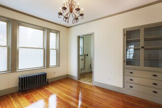 31 Roslyn St, Unit 1 in Salem, MA - Building Photo - Building Photo