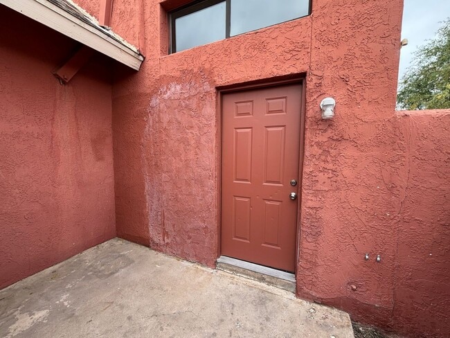 1 E Navajo Rd, Unit 1 E Navajo Rd Apt 5 in Tucson, AZ - Foto de edificio - Building Photo