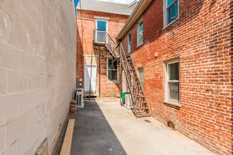 218 W King St-Unit -Apt 4 in Lancaster, PA - Building Photo - Building Photo