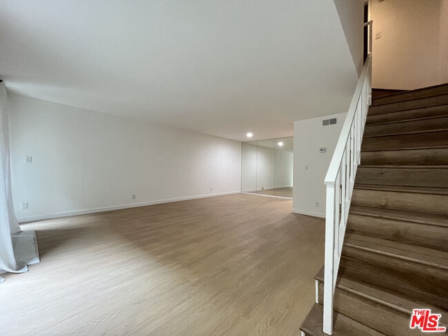 5115 Kester Ave in Los Angeles, CA - Building Photo - Building Photo