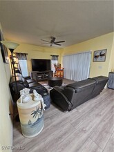 10070 Lake Cove Dr in Ft. Myers, FL - Building Photo - Building Photo