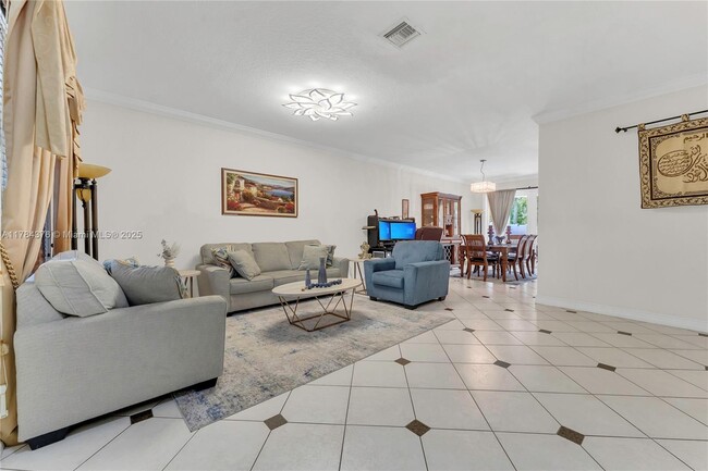 3492 SW 177th Ave in Miramar, FL - Foto de edificio - Building Photo