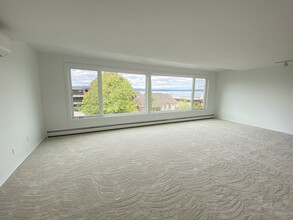 714 1st St S, Unit UnitC Rooftop Lake View in Kirkland, WA - Building Photo - Building Photo