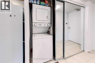 37-1237 Grosvenor St in Toronto, ON - Building Photo - Building Photo