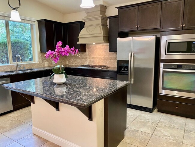 1243 E Via Estrella Dr in Fresno, CA - Building Photo - Building Photo