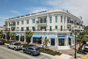 Residences of 5th on 5th in Naples, FL - Building Photo