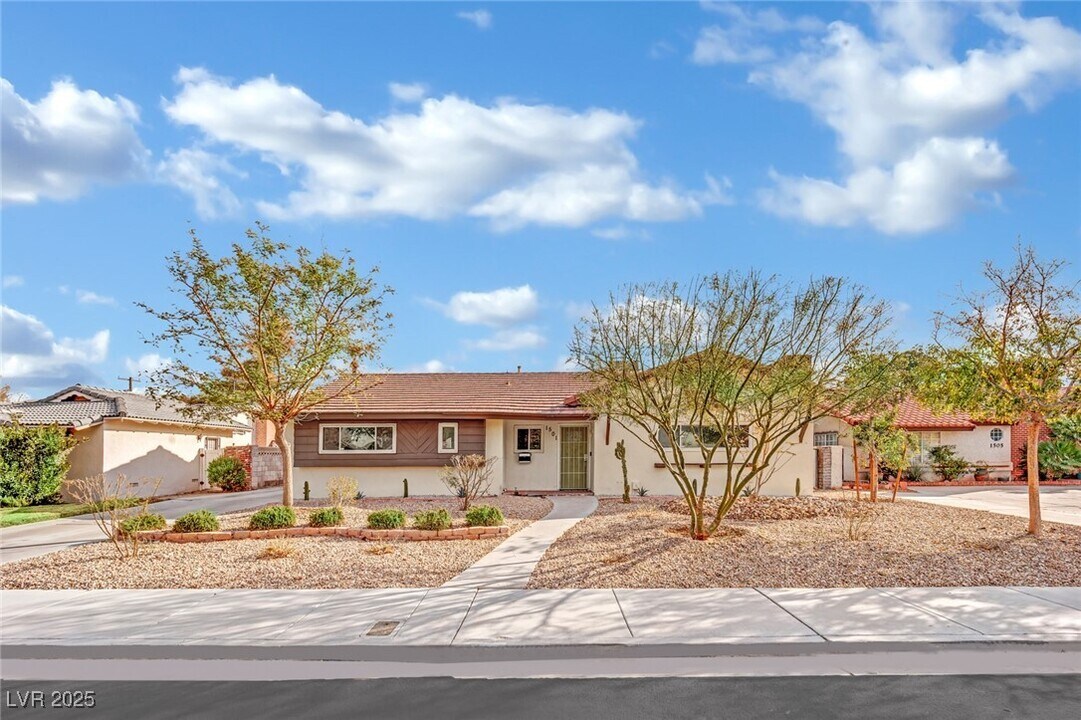 1501 Strong Dr in Las Vegas, NV - Building Photo