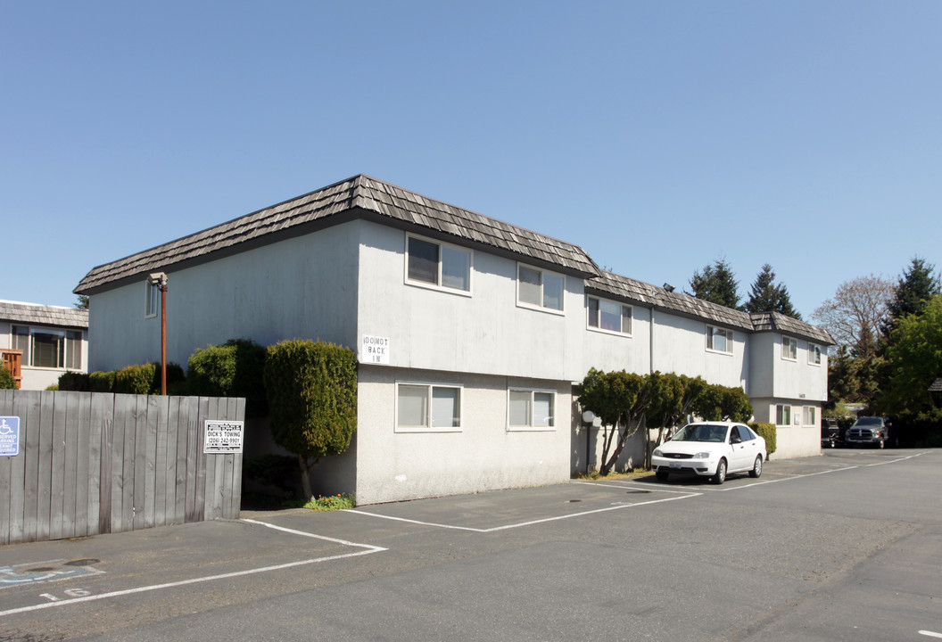 Hallmark Apartments in Burien, WA - Building Photo