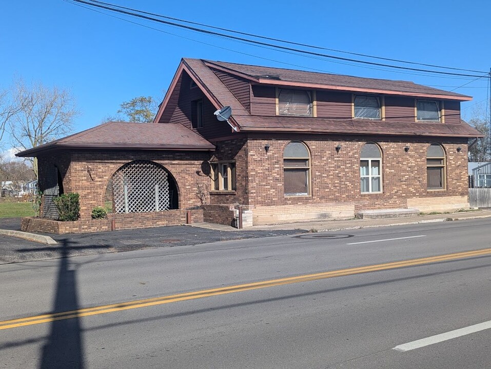 158 E Maumee Ave in Napoleon, OH - Building Photo