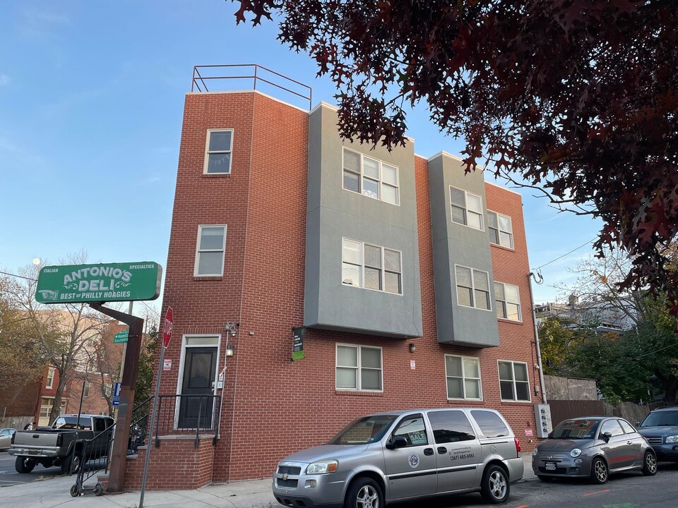 3842 Lancaster Ave in Philadelphia, PA - Foto de edificio