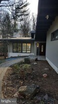 7425 Dulany Dr in McLean, VA - Building Photo