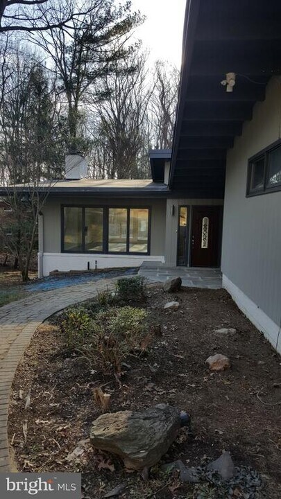 7425 Dulany Dr in McLean, VA - Building Photo