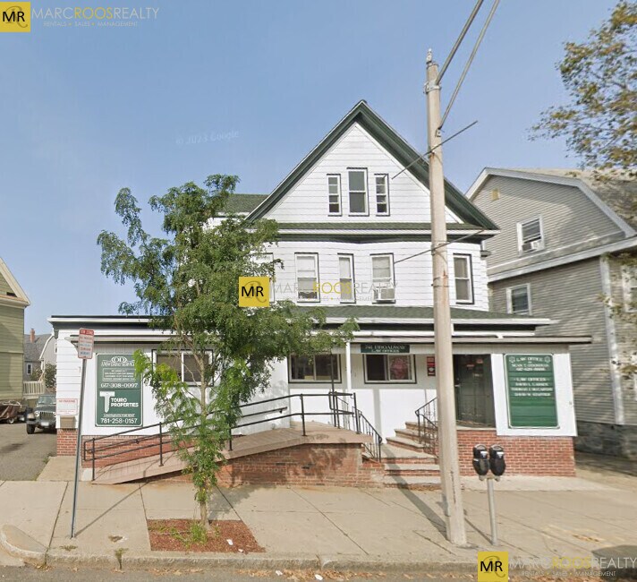 741 Broadway, Unit 1 in Somerville, MA - Foto de edificio