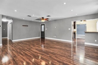 11 Onyx Dr in Stony Brook, NY - Foto de edificio - Building Photo