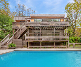 75 Bridies Path in Southampton, NY - Foto de edificio - Building Photo