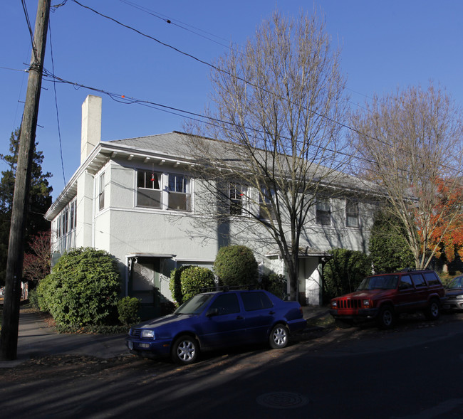 335 SE 16TH Ave in Portland, OR - Building Photo - Building Photo