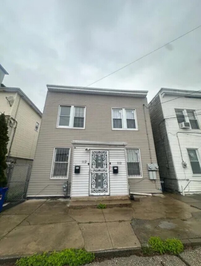 112 Yale Ave in Jersey City, NJ - Building Photo - Building Photo