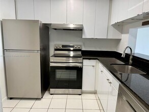 492 NW 165th St in Miami, FL - Building Photo - Building Photo