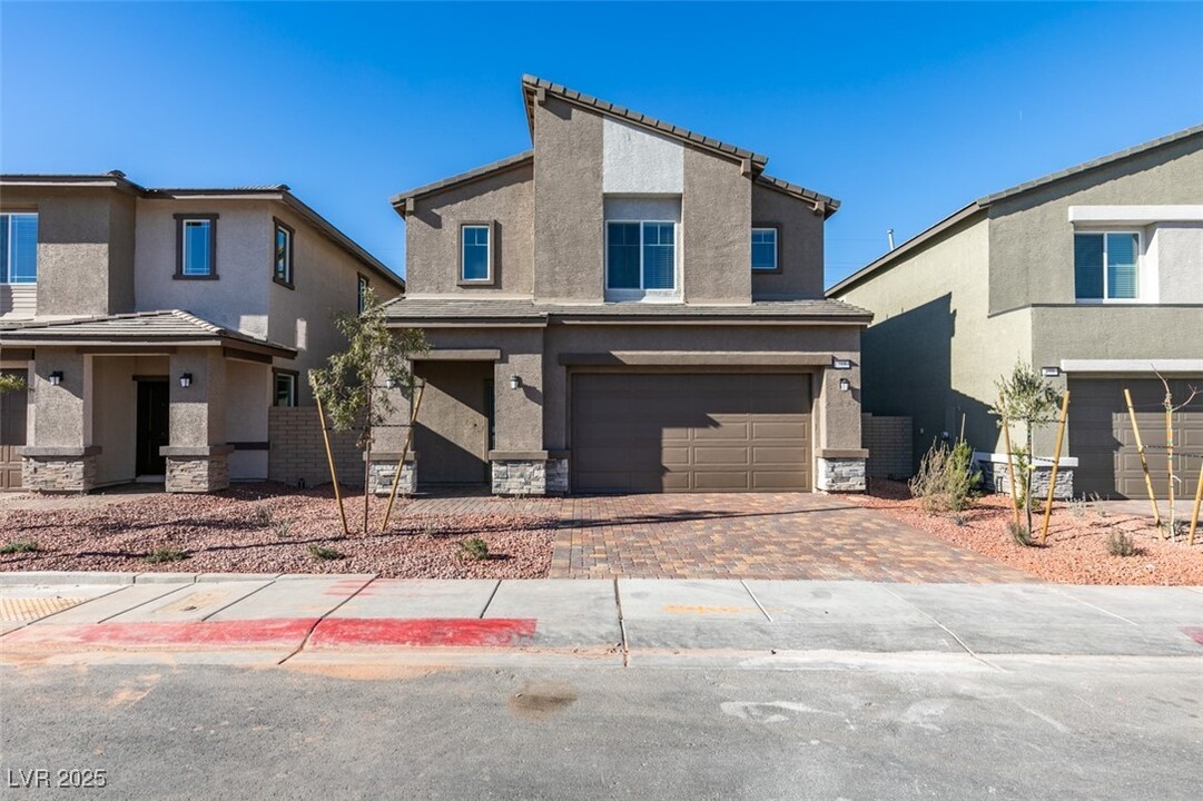 405 Isla Enclave Wy in Henderson, NV - Building Photo