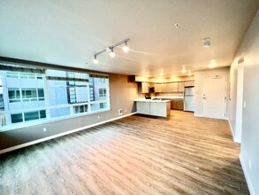 2330 Yakima Ct in Tacoma, WA - Building Photo - Building Photo