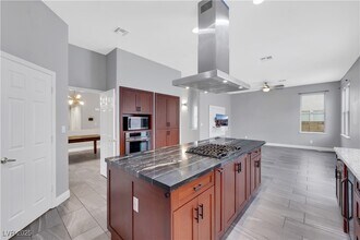 188 Adomeit Dr in Henderson, NV - Building Photo - Building Photo